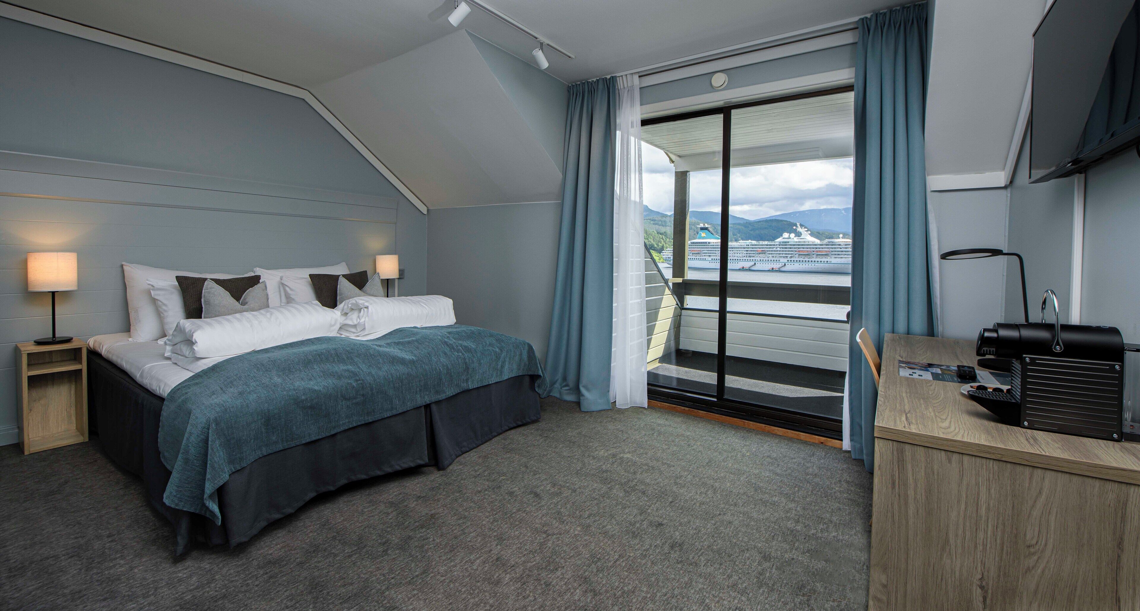 junior suite | 1 bedroom, desk, cots/infant beds, free wifi