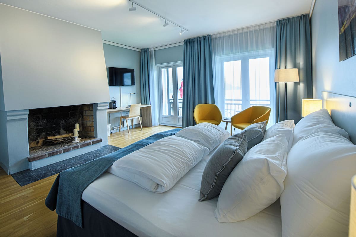 superior double room, balcony (fjord view) | 1 bedroom, desk, cots/infant beds, free wifi