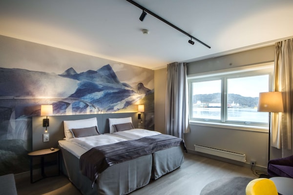 Room (Queen Room) | Minibar, desk, iron/ironing board, free cots/infant beds