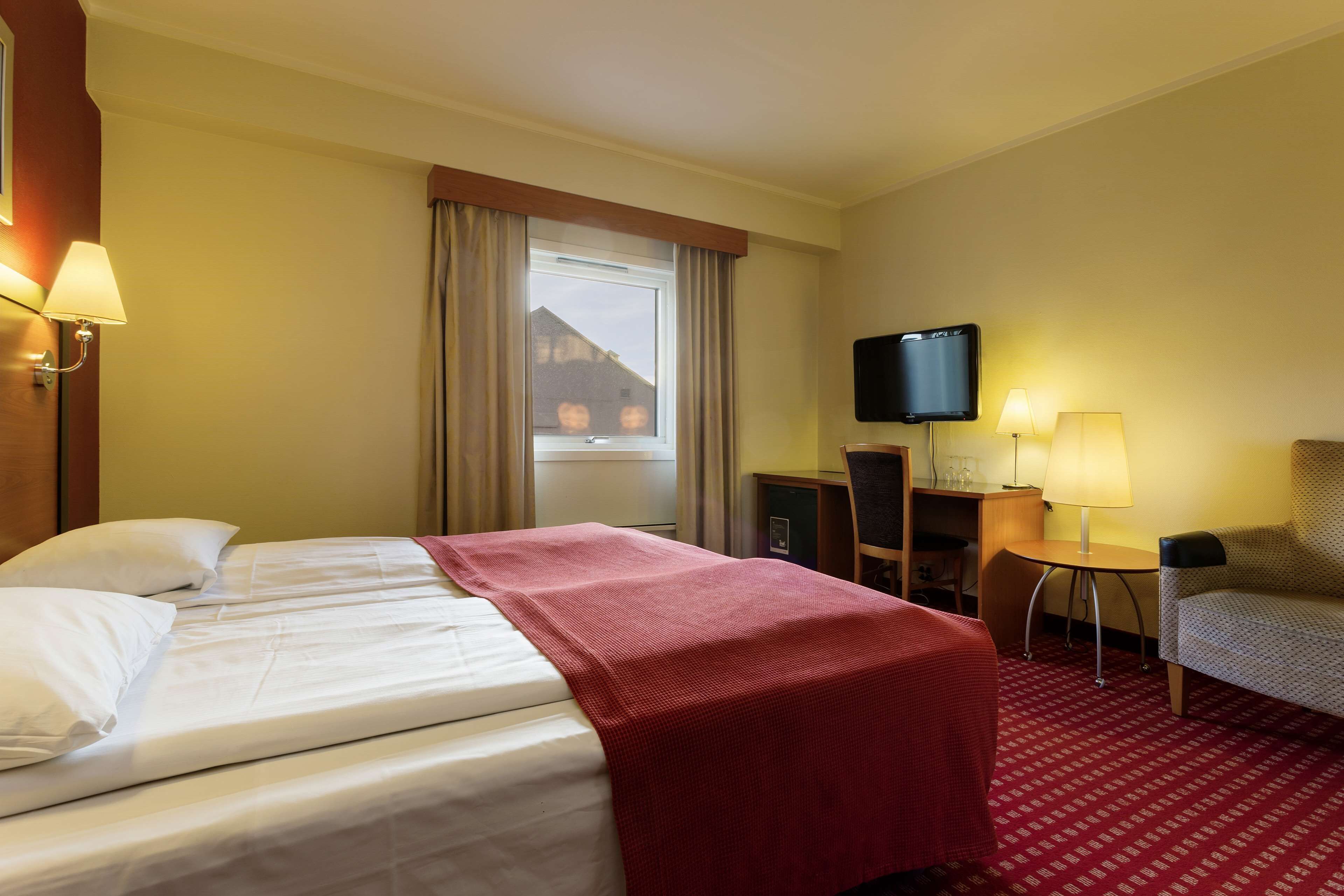 standard twin room | minibar, desk, iron/ironing board, free cots/infant beds