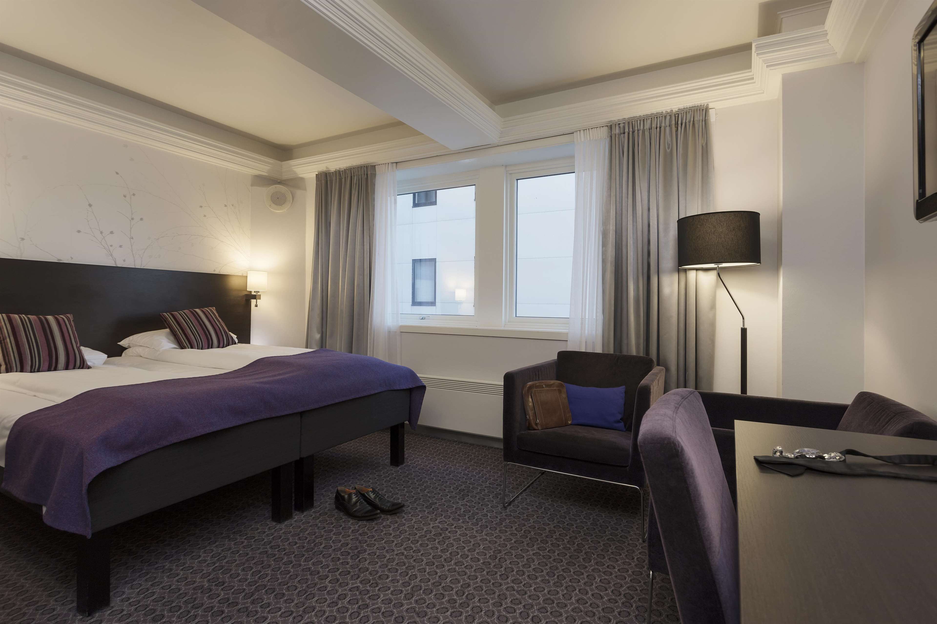 standard twin room | minibar, desk, iron/ironing board, free cots/infant beds