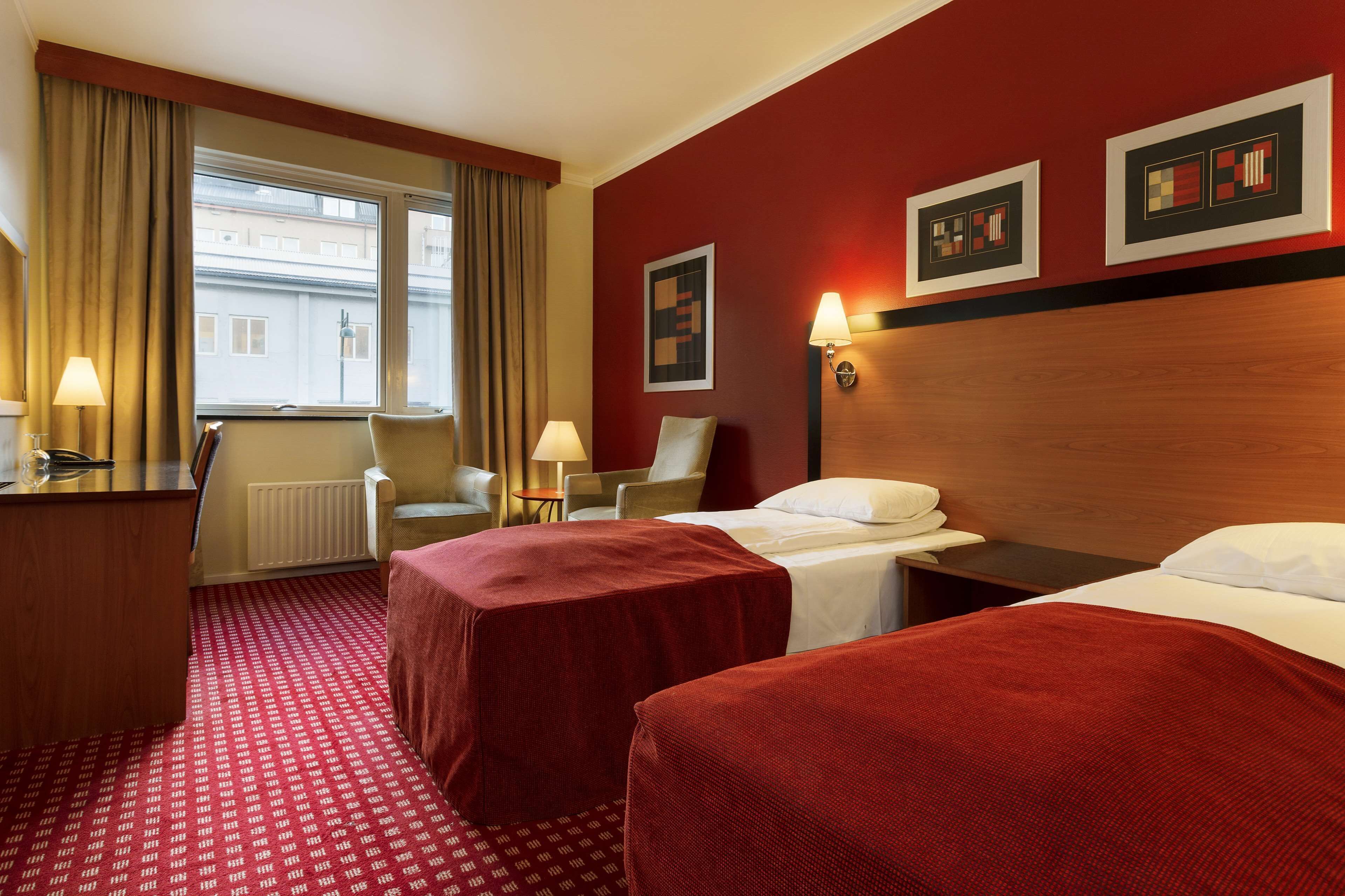 standard twin room | minibar, desk, iron/ironing board, free cots/infant beds