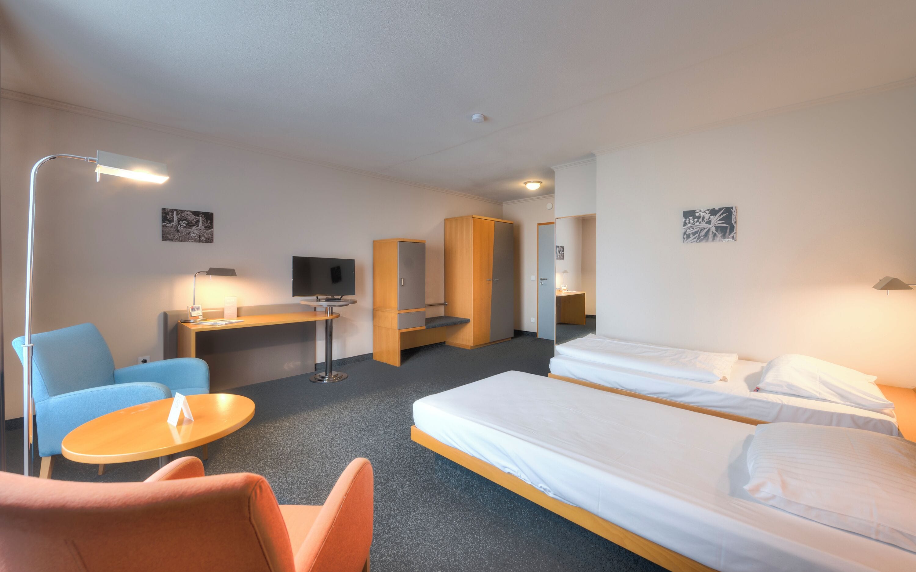 雙人房 | 低過敏寢具、迷你吧、客房內保險箱、書桌