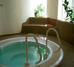 Sauna, poreallas, turkkilainen sauna, vartalohoitoja, vartalokääreitä