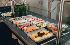 Daily buffet breakfast for a fee - Leonardo Hotel Köln (Cologne)