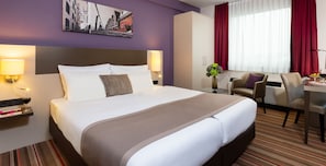 Escritorio, sistema de insonorización, cunas gratuitas y wifi gratis