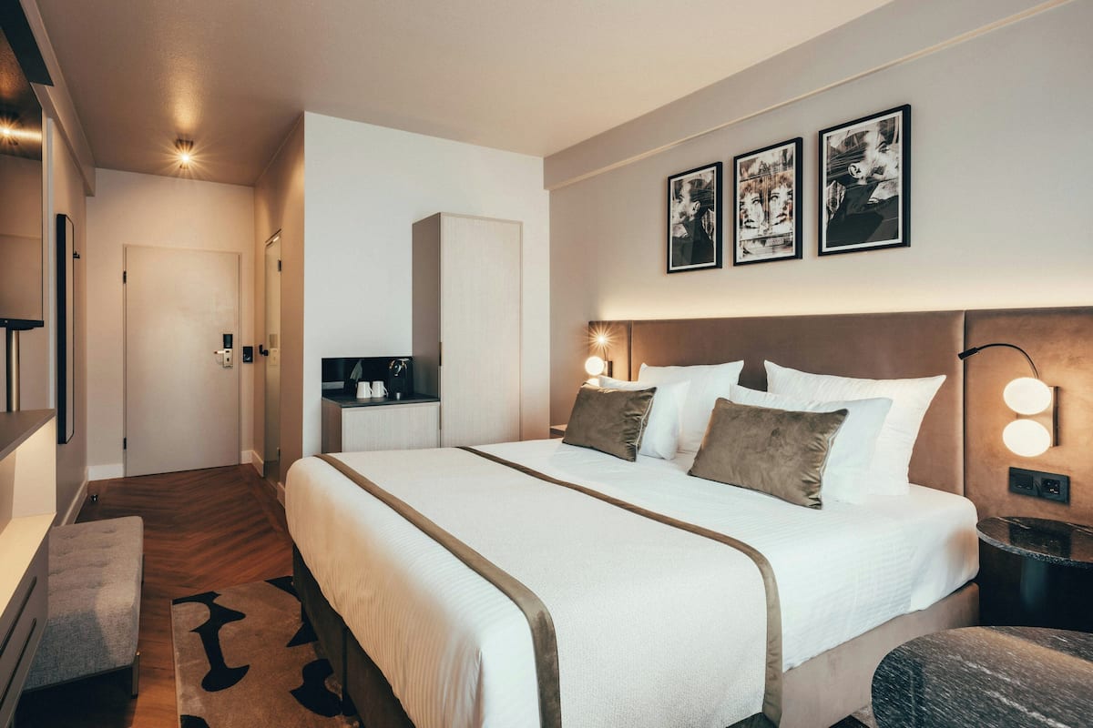 Schreibtisch, schallisolierte Zimmer, kostenlose Babybetten