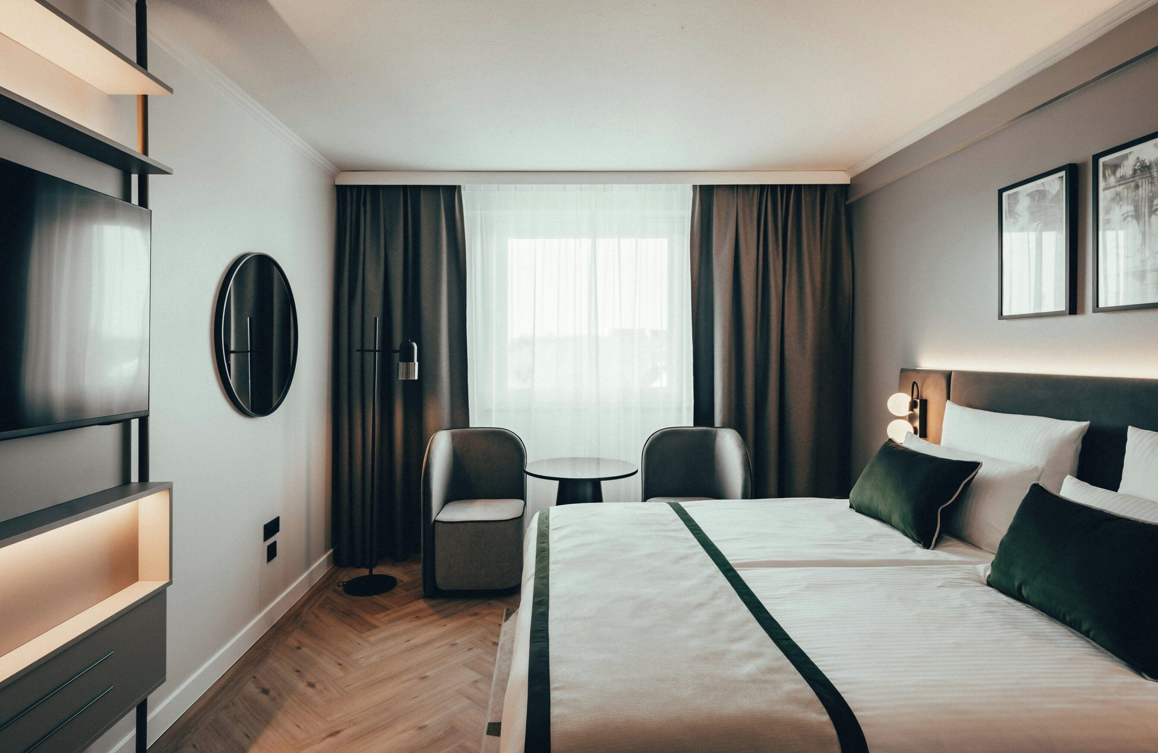 Superior-Zimmer | Schreibtisch, schallisolierte Zimmer, kostenlose Babybetten