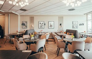Daily buffet breakfast for a fee - Leonardo Hotel Köln (Cologne)