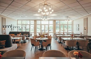 Daily buffet breakfast for a fee - Leonardo Hotel Köln (Cologne)