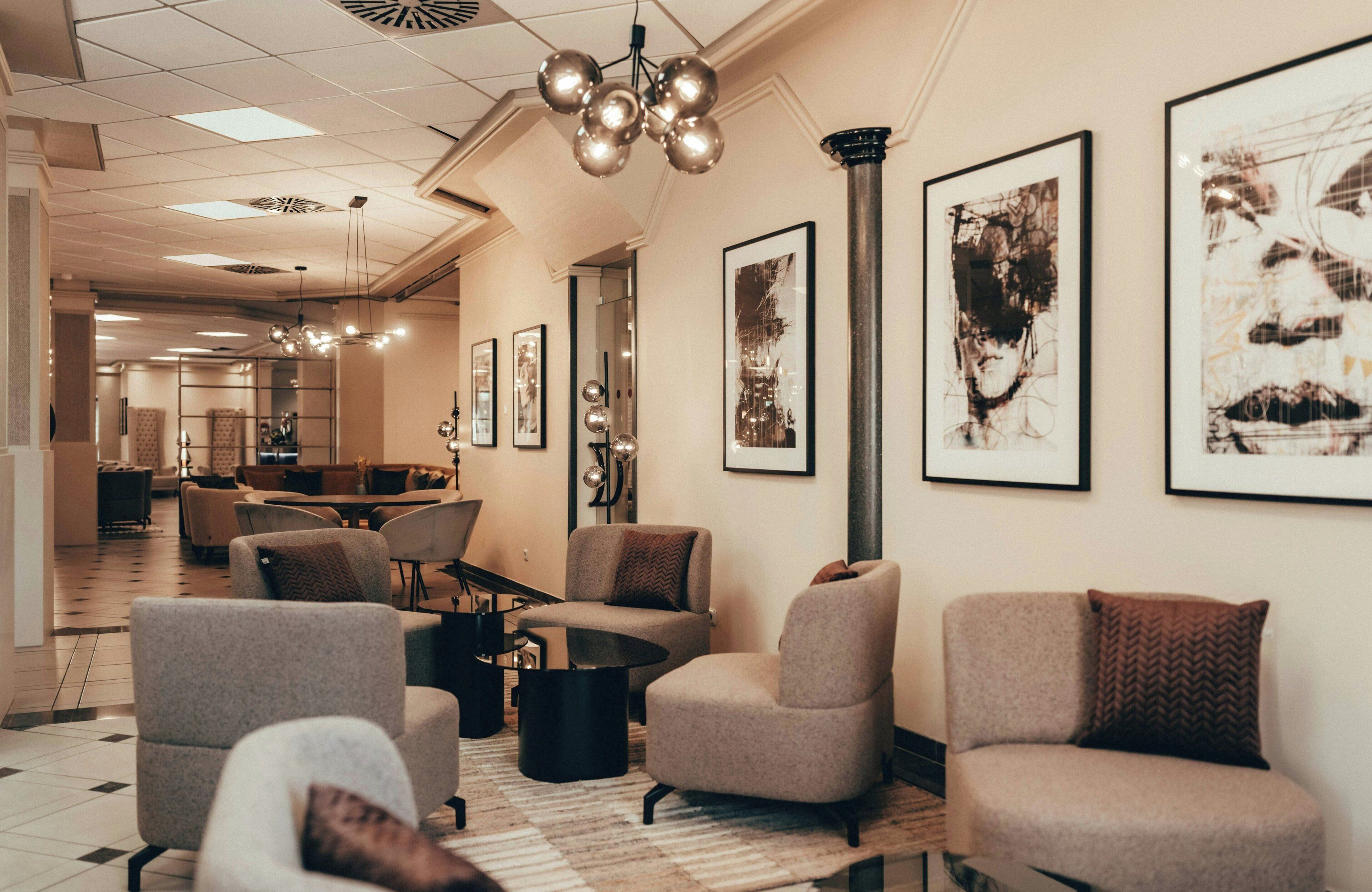 Lobby lounge