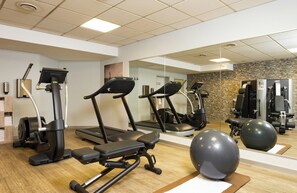 Gym - Leonardo Hotel Köln (Cologne)