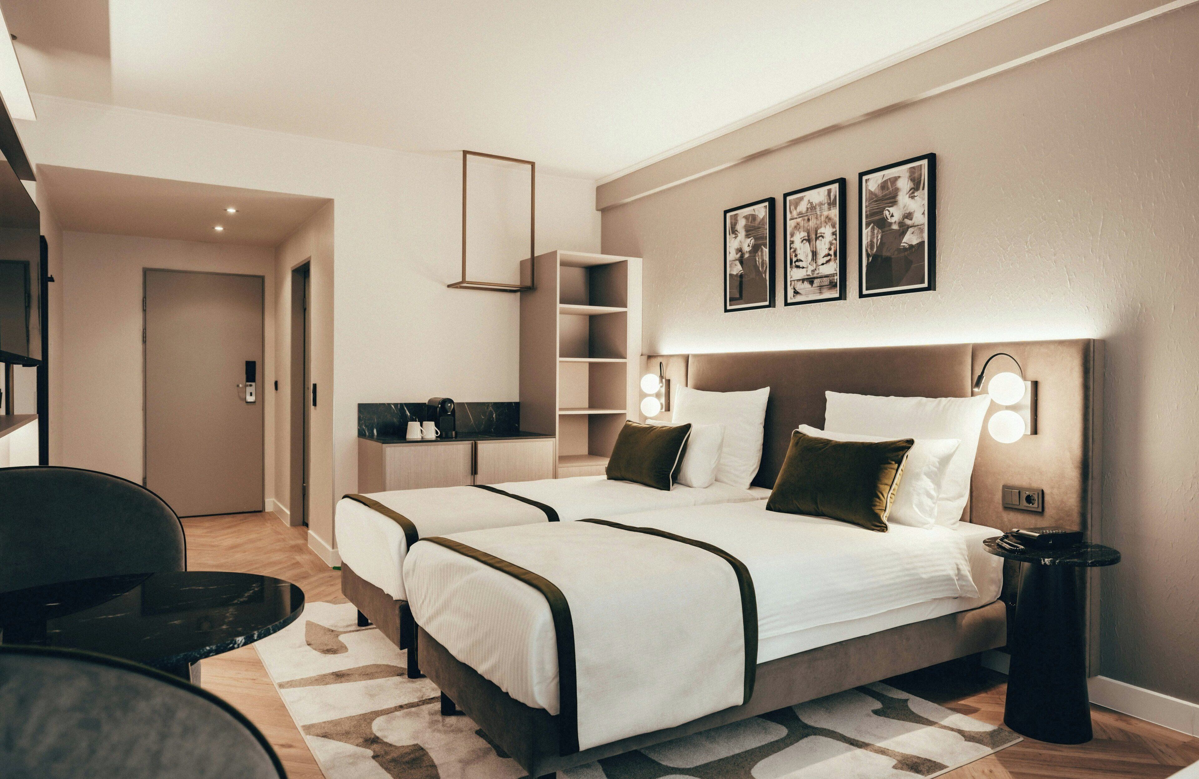 Comfort Room | Desk, soundproofing, free cots/infant beds, free WiFi