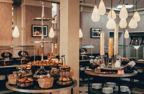 Daily buffet breakfast for a fee - Leonardo Hotel Köln (Cologne)