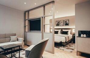 Junior-Suite | Schreibtisch, Verdunkelungsvorhänge, schallisolierte Zimmer