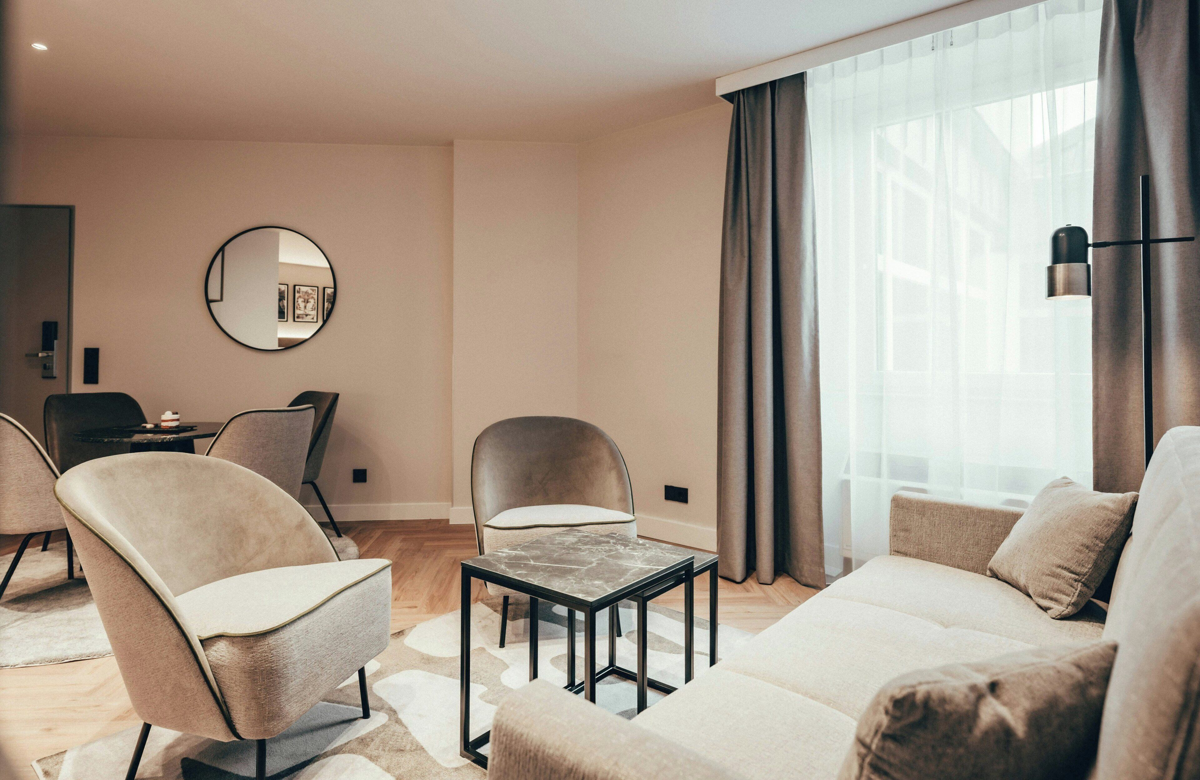 Junior-Suite | Schreibtisch, schallisolierte Zimmer, kostenlose Babybetten