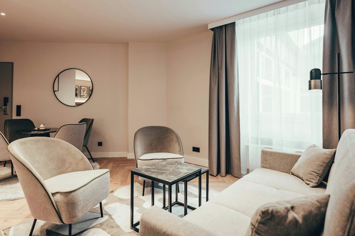 Junior Suite | Desk, soundproofing, free cribs/infant beds, free WiFi