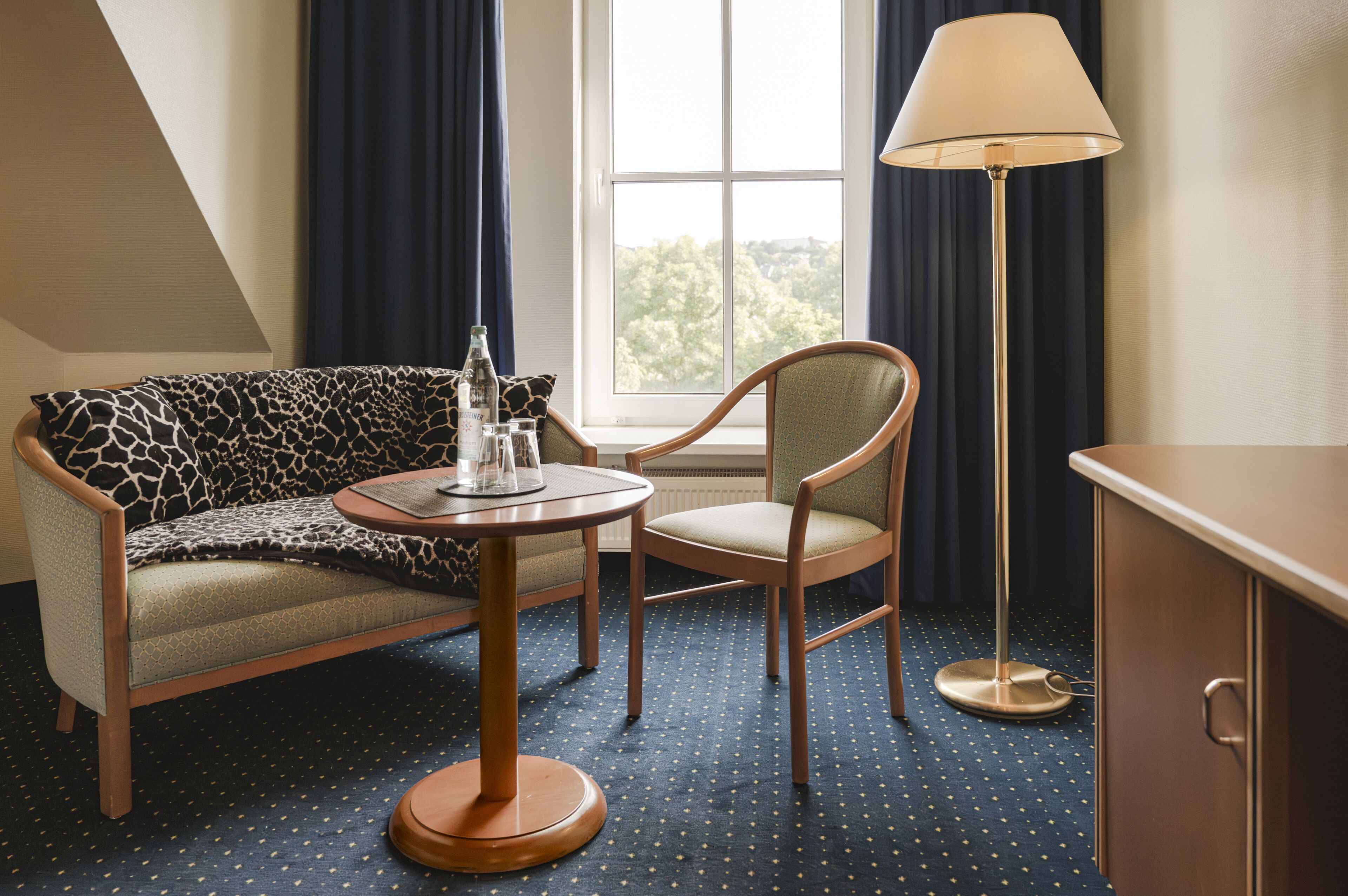 exclusive double room, 1 queen bed | hypo-allergenic bedding, individually decorated, desk, laptop workspace