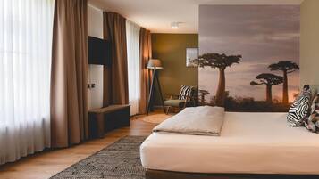 Ruime comfort tweepersoonskamer | Hypoallergeen beddengoed, individueel gedecoreerd, een bureau
