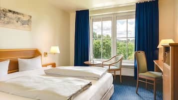 Habitació doble Comfort, 1 llit doble | Roba de llit hipoal·lergògena, decoració individual i escriptori