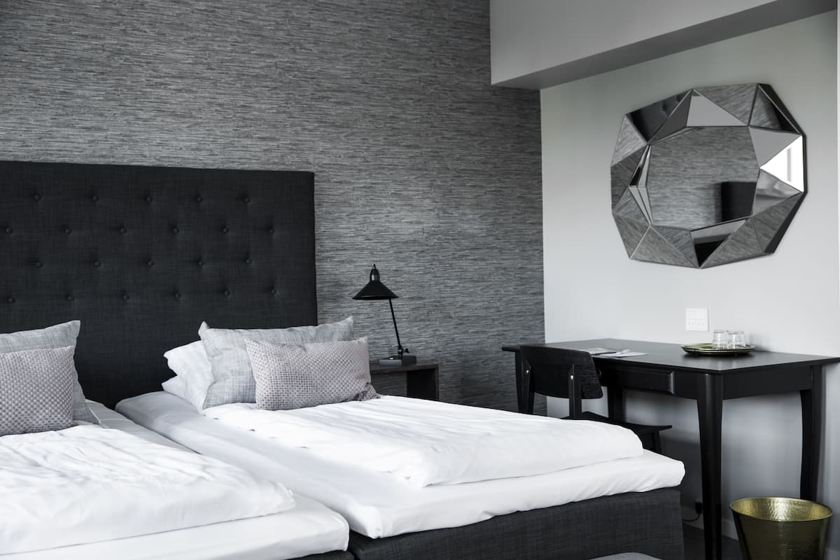 standard double or twin room | 1 bedroom, desk, soundproofing, cots/infant beds