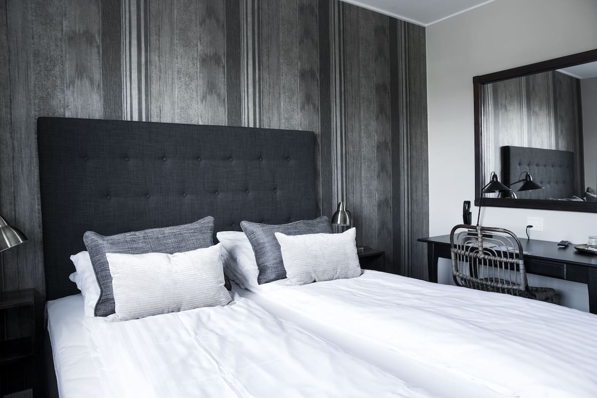 Standard Double or Twin Room | 1 bedroom, desk, soundproofing, cribs/infant beds