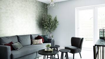 Superior-lejlighed - 1 soveværelse - køkken | Opholdsområde | Fladskærms-tv