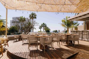 Poolside bar