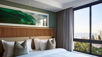 Ocean Suite | Egyptian cotton sheets, premium bedding, Tempur-Pedic beds, in-room safe