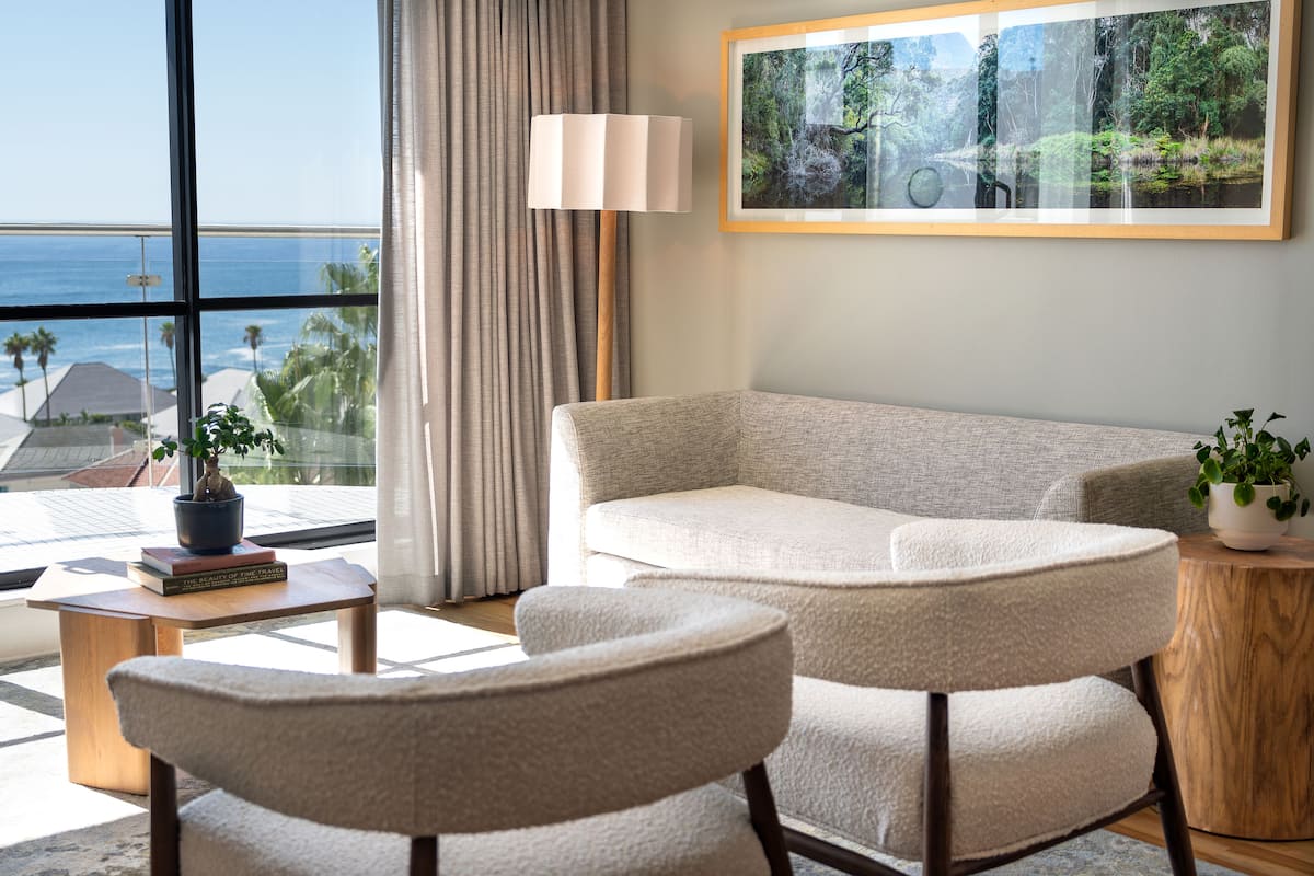 Signature Family Ocean Suite | Living area | Flat-screen TV