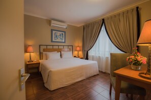 Departamento, 2 habitaciones | Ropa de cama de alta calidad, edredón y camas con efecto memoria 