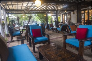 Poolside bar