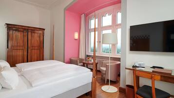 Exclusive-Doppelzimmer | Daunenbettdecken, Zimmersafe, schallisolierte Zimmer, kostenloses WLAN