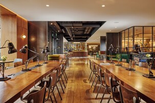 Centro de negocios en la habitación