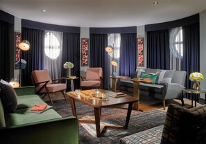 Premium bedding, in-room safe, desk, laptop workspace - The Alex (Dublin)