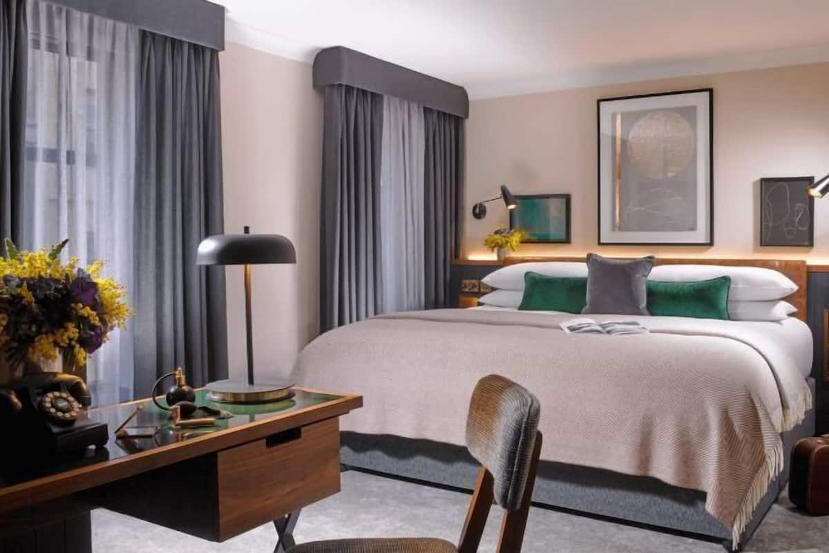 Premium bedding, in-room safe, desk, laptop workspace
