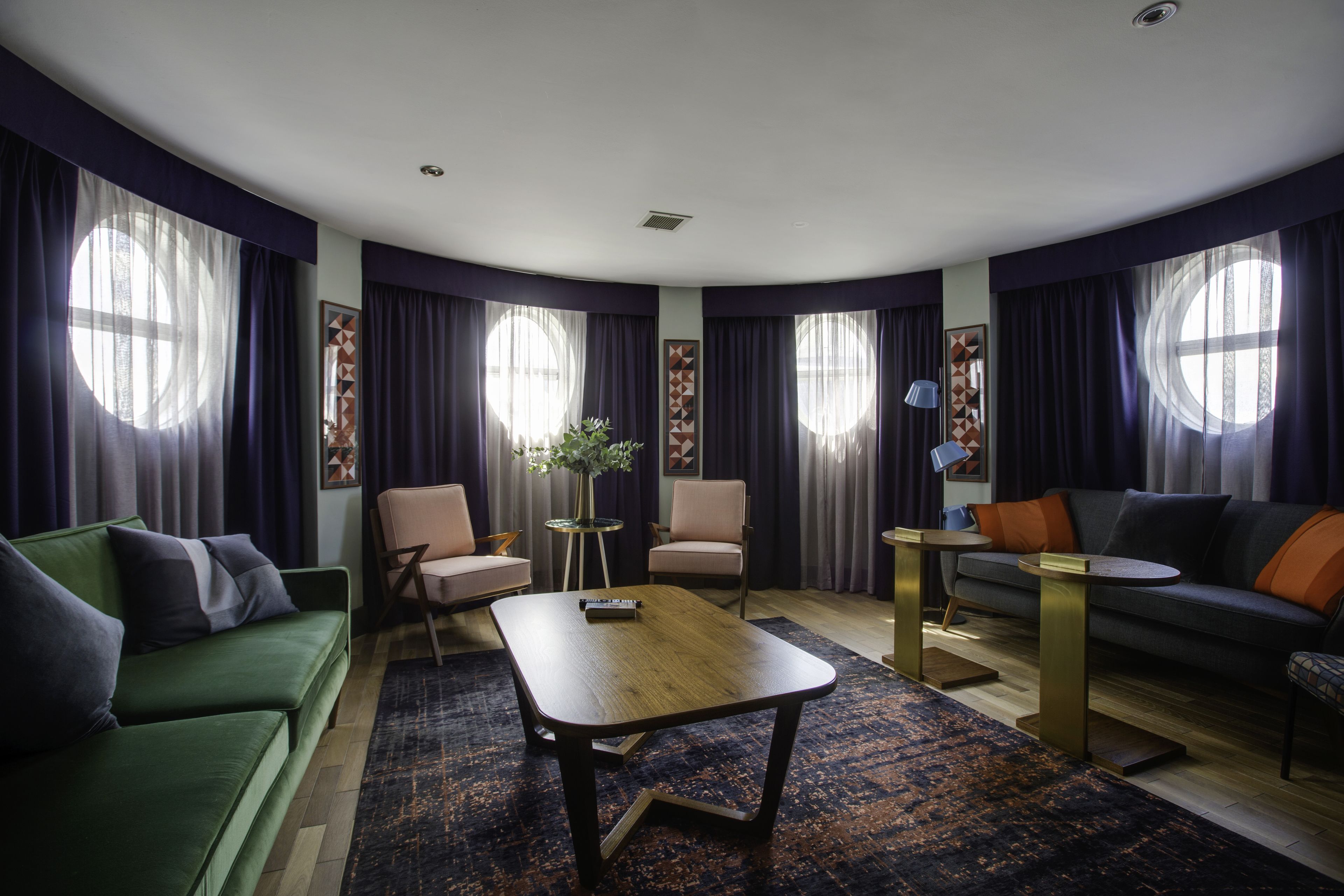 executive room | executive lounge