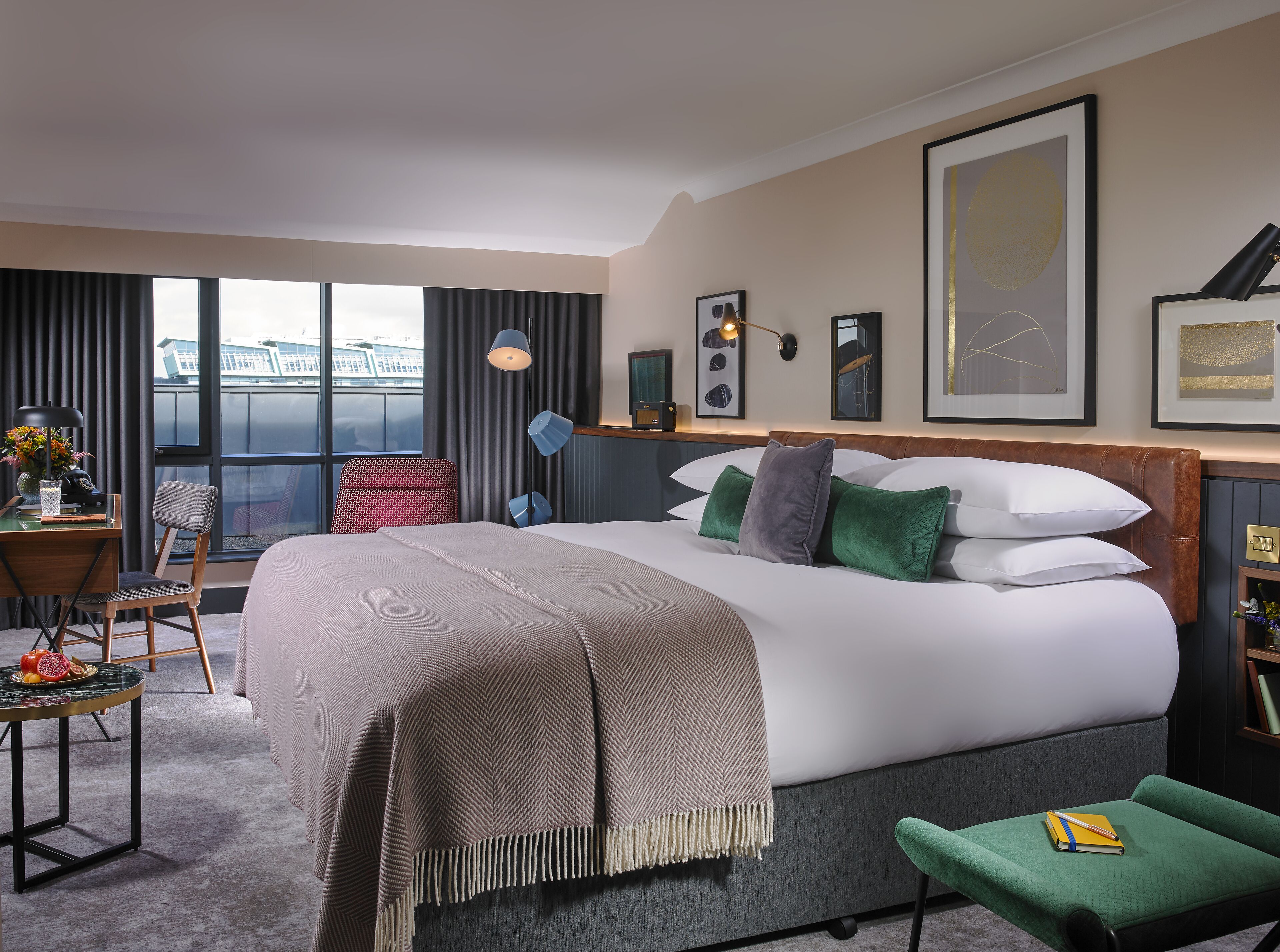 executive room | premium bedding, in-room safe, desk, laptop workspace