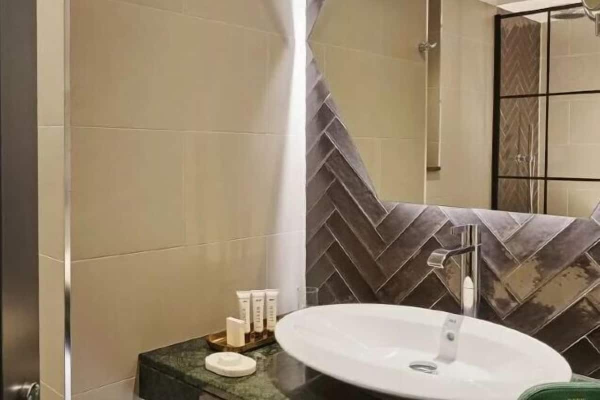 Bathroom | Designer toiletries, hair dryer, towels