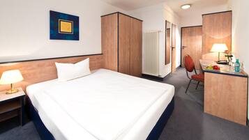 Desk, soundproofing, cribs/infant beds, free WiFi