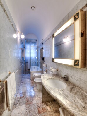 Free toiletries, hair dryer, bidet, towels - Hotel Villa Stanley (Sesto Fiorentino)