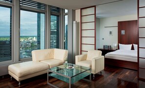 1 bedroom, premium bedding, free minibar, in-room safe