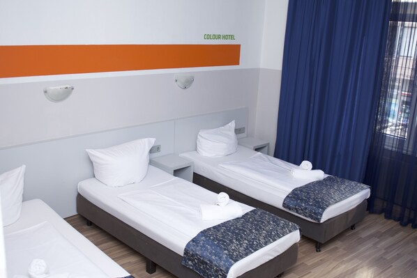 Zimmersafe, Schreibtisch, kostenlose Babybetten, kostenloses WLAN