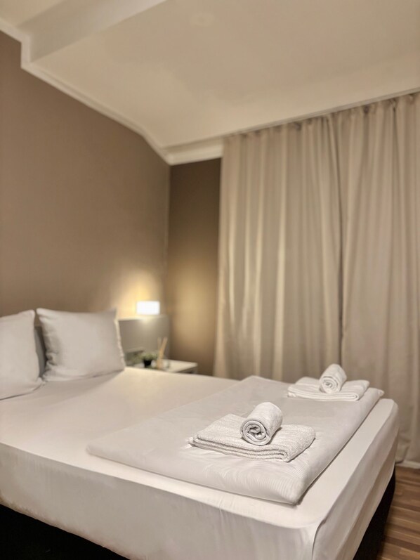 Standard Double Room | Desk, iron/ironing board, free WiFi, bed sheets