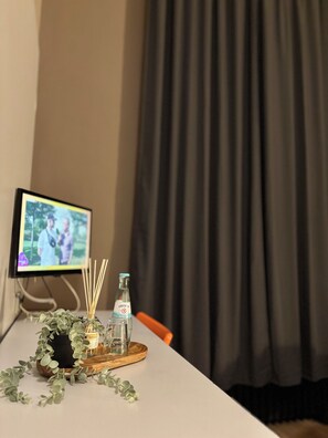 Desk, iron/ironing board, free WiFi, bed sheets - Colour Hotel (Frankfurt)