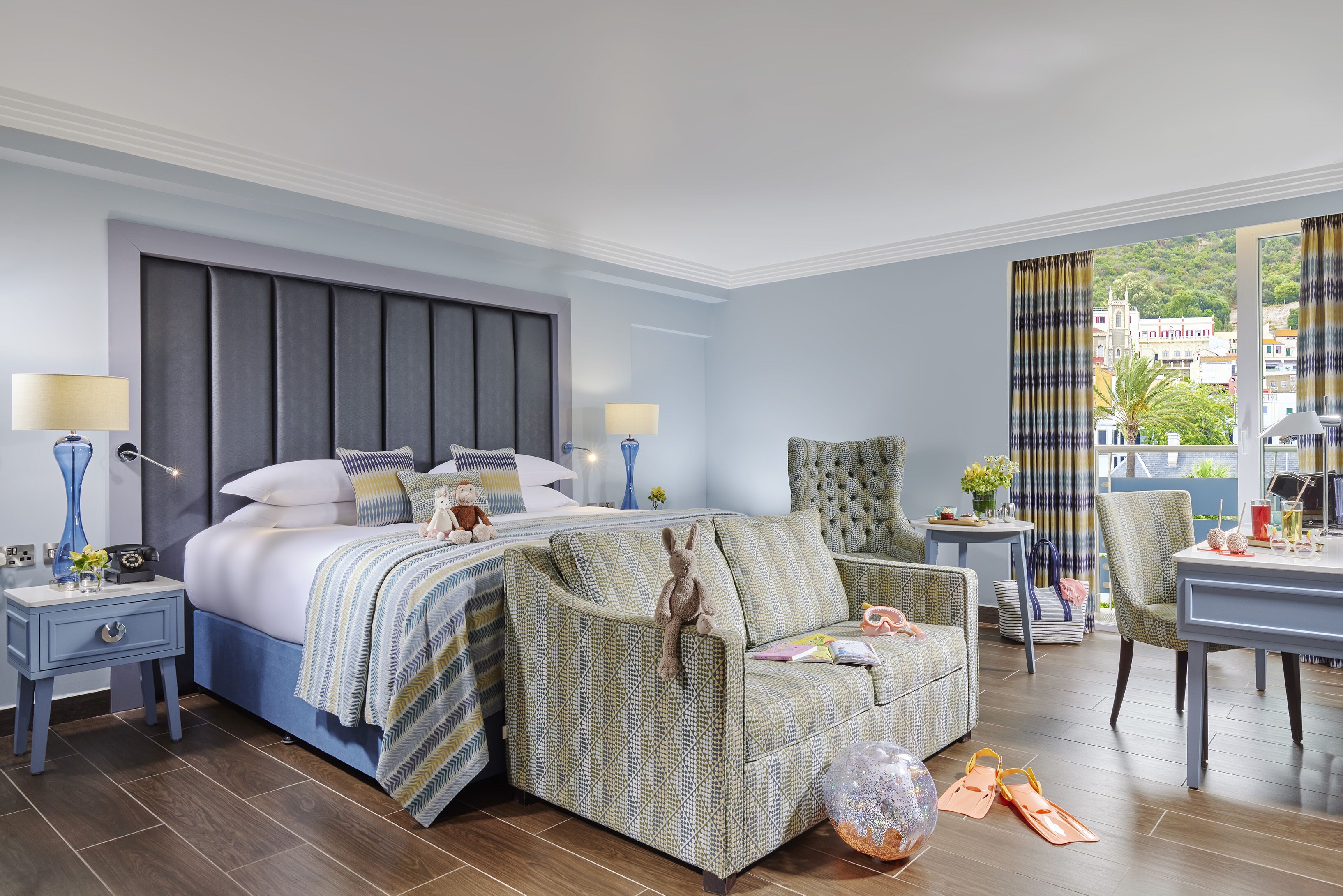 deluxe room, 1 king bed with sofa bed | 1 bedroom, premium bedding, in-room safe, desk