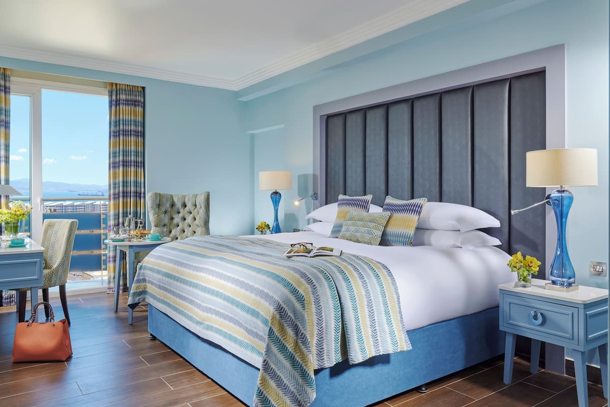 Habitación superior, 1 cama de matrimonio grande | 1 dormitorio, ropa de cama de alta calidad, caja fuerte y escritorio