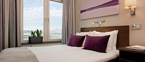In-room safe, bed sheets