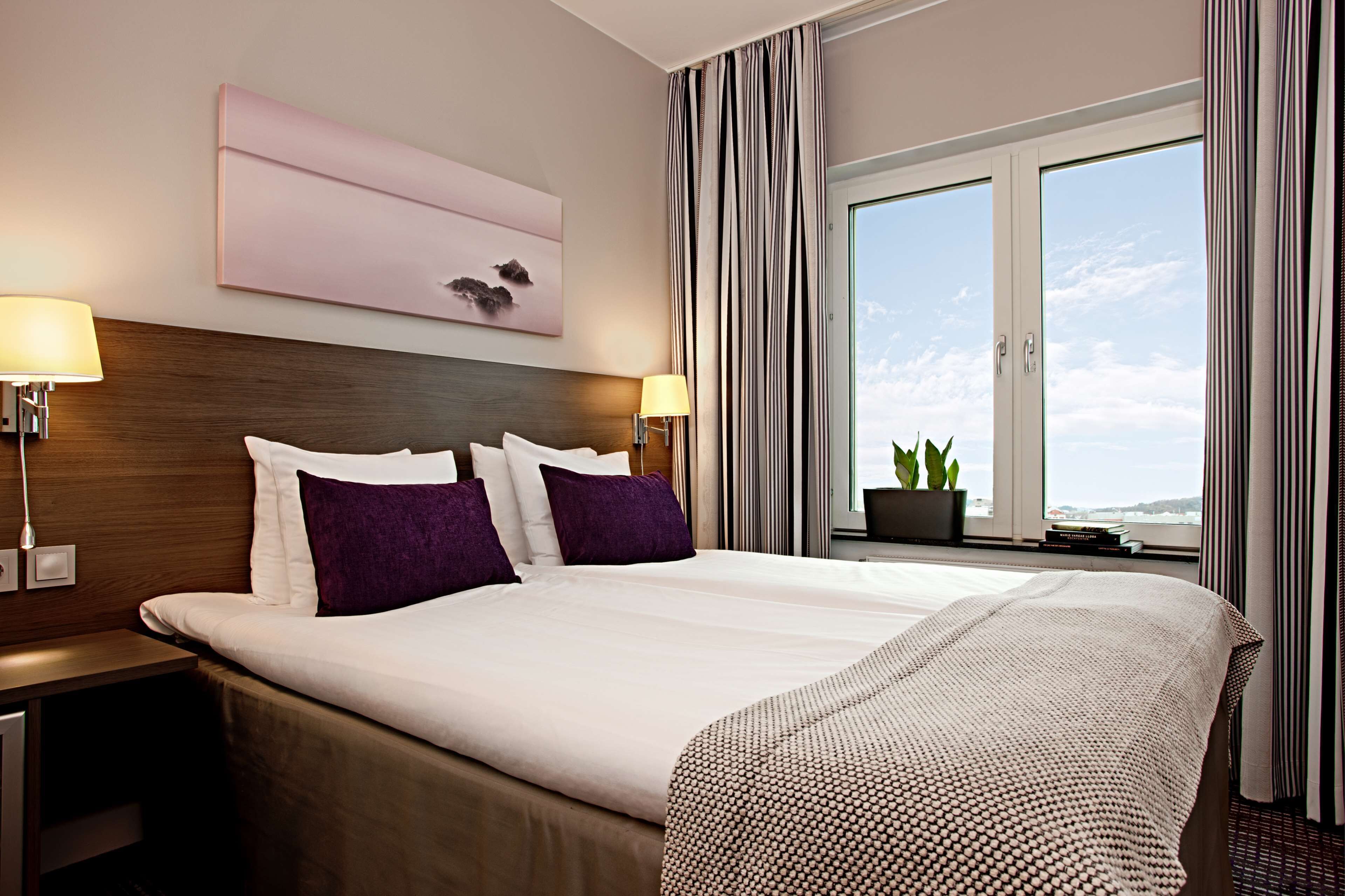 In-room safe, bed sheets