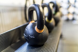 Kettlebells arranged on a rack. - Scandic No.25 (Gothenburg)